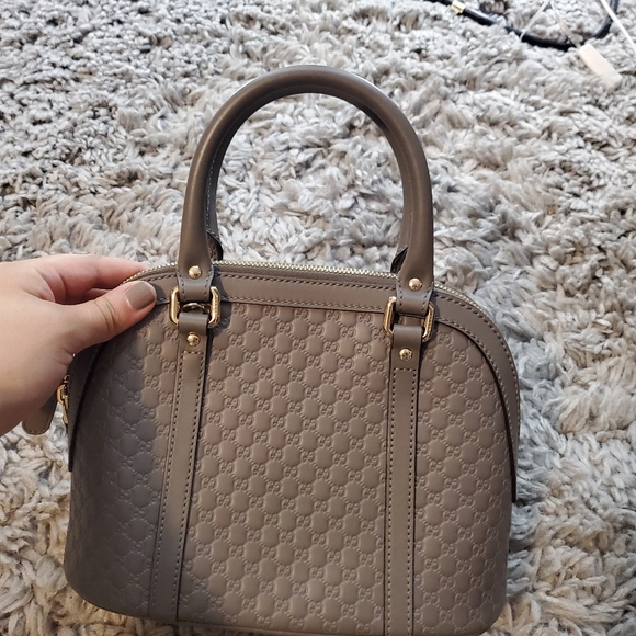 Gucci - Picture 2 of 7